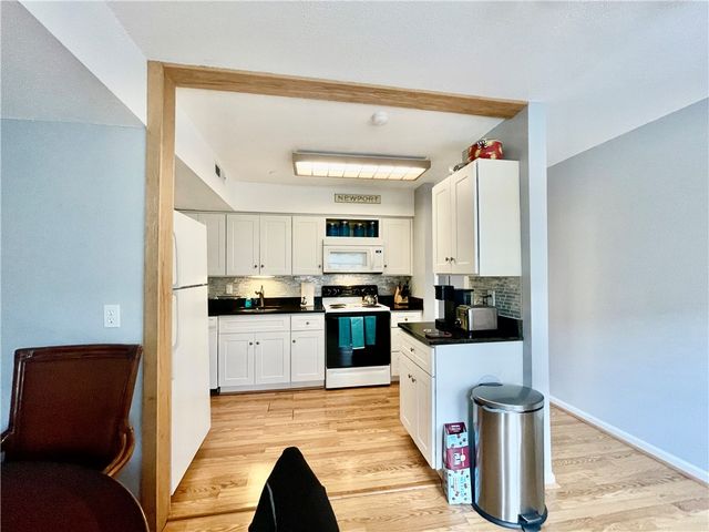 106 Swinburne Row, Newport, RI 02840