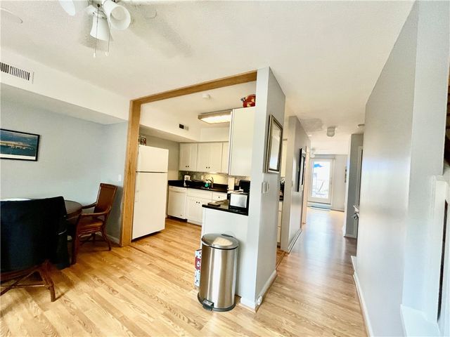 106 Swinburne Row, Newport, RI 02840