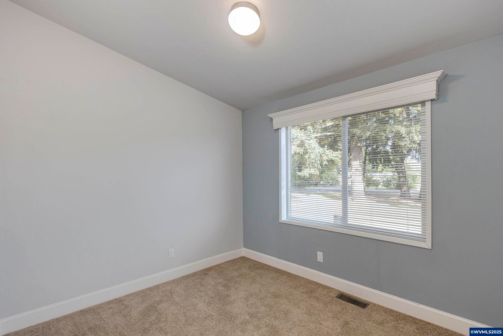 Image 12 of property listing at 25110 SW Red Prairie Rd, Sheridan, OR 97378