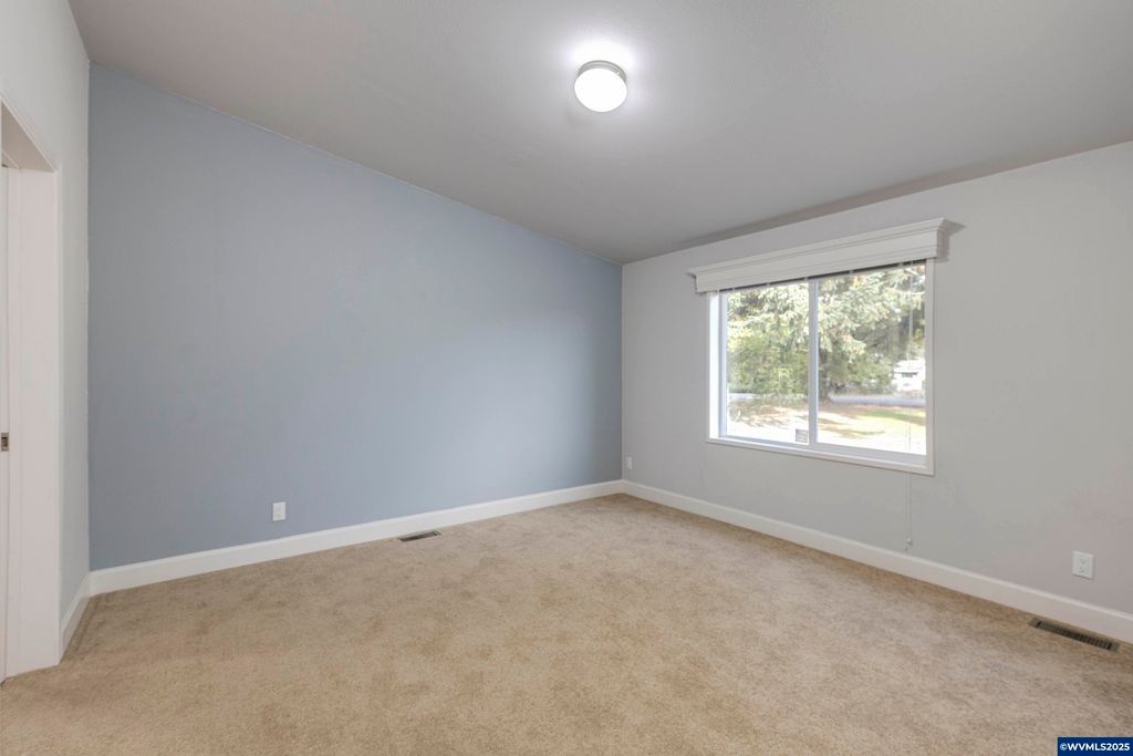 Image 13 of property listing at 25110 SW Red Prairie Rd, Sheridan, OR 97378