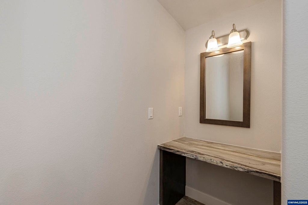 Image 16 of property listing at 25110 SW Red Prairie Rd, Sheridan, OR 97378