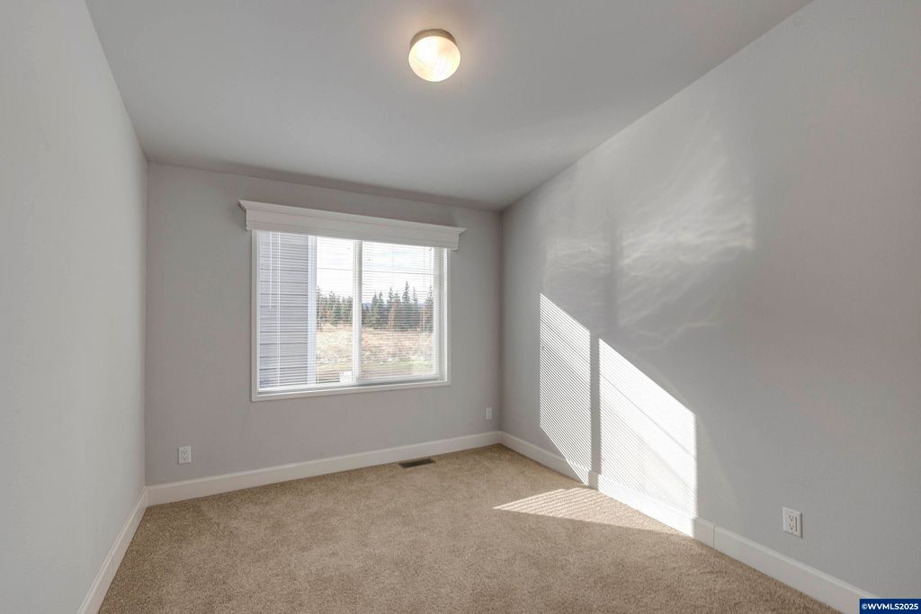 Image 17 of property listing at 25110 SW Red Prairie Rd, Sheridan, OR 97378