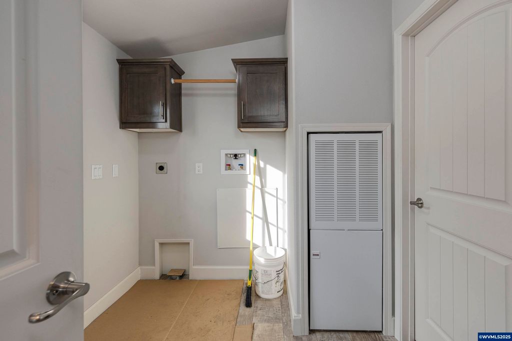 Image 19 of property listing at 25110 SW Red Prairie Rd, Sheridan, OR 97378