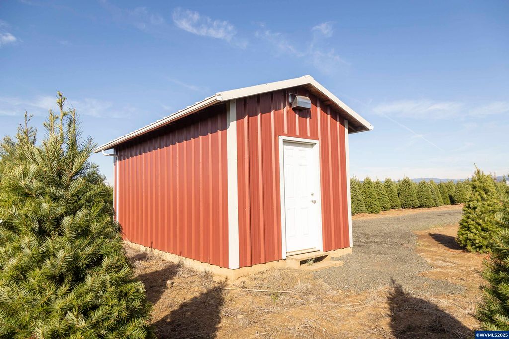 Image 20 of property listing at 25110 SW Red Prairie Rd, Sheridan, OR 97378