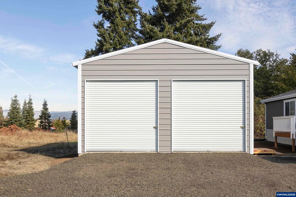 Image 23 of property listing at 25110 SW Red Prairie Rd, Sheridan, OR 97378