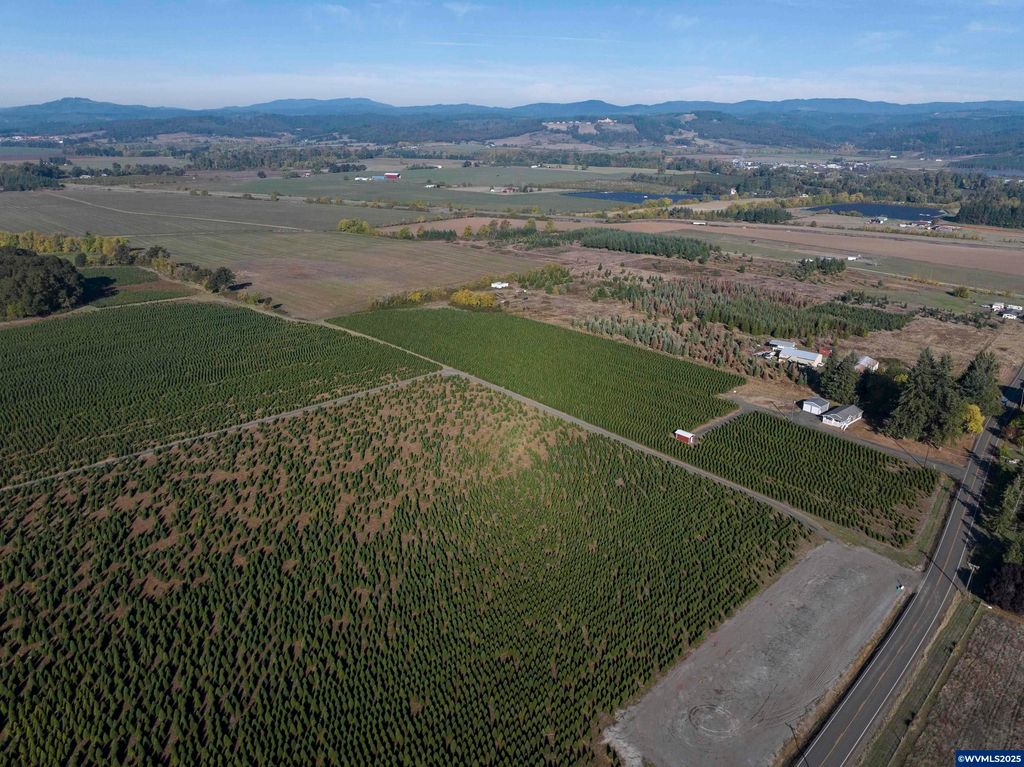 Image 25 of property listing at 25110 SW Red Prairie Rd, Sheridan, OR 97378