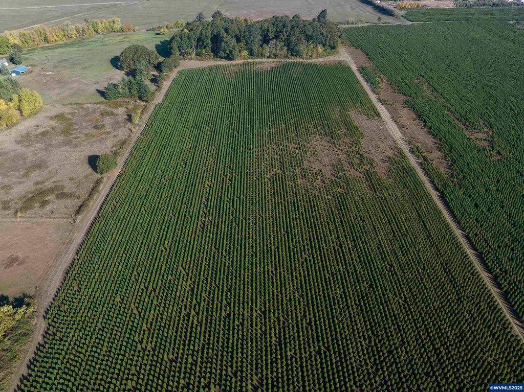 Image 27 of property listing at 25110 SW Red Prairie Rd, Sheridan, OR 97378