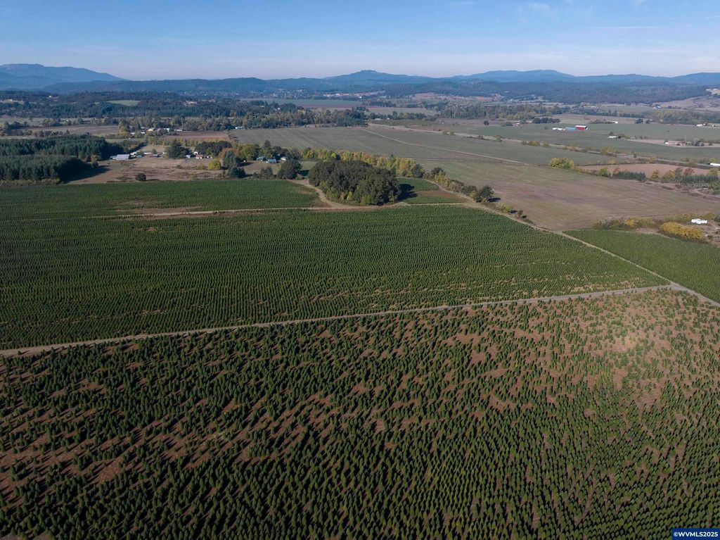 Image 28 of property listing at 25110 SW Red Prairie Rd, Sheridan, OR 97378