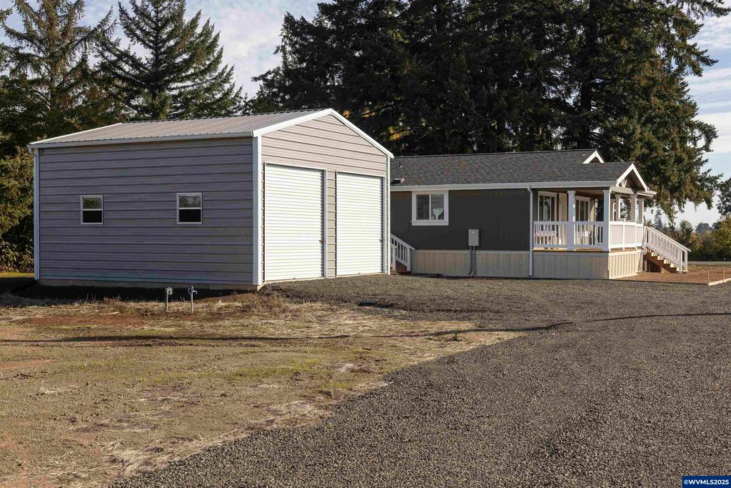 Image 3 of property listing at 25110 SW Red Prairie Rd, Sheridan, OR 97378