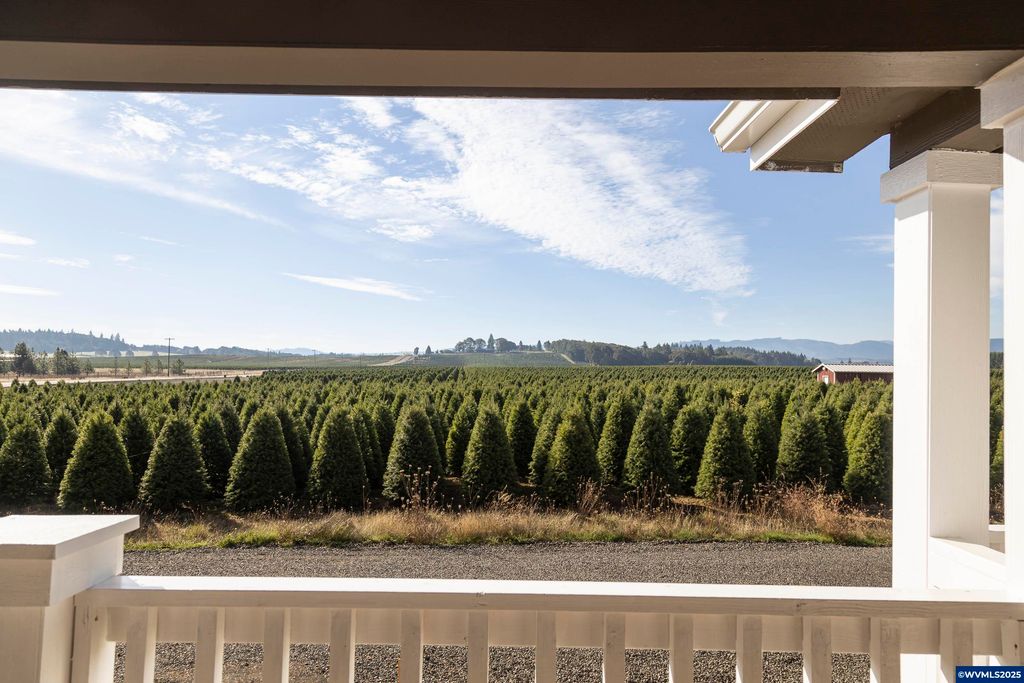 Image 4 of property listing at 25110 SW Red Prairie Rd, Sheridan, OR 97378