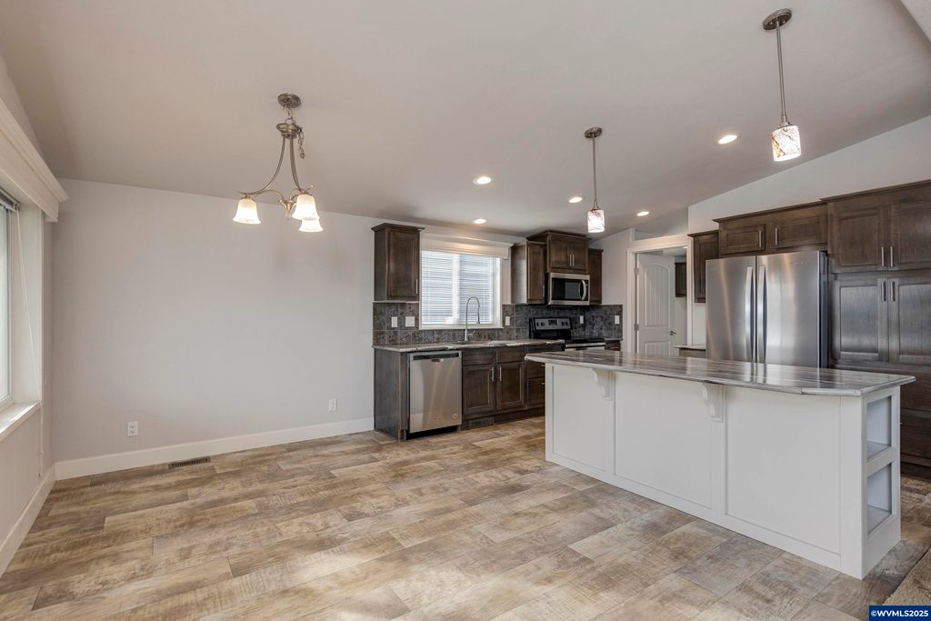 Image 8 of property listing at 25110 SW Red Prairie Rd, Sheridan, OR 97378