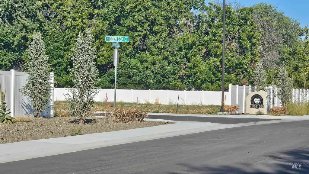 704 Hidden Gem Court, Emmett, ID 83617 photo 2