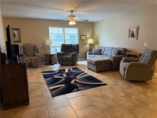 6297 W Milliken Bend, Fayetteville, AR 72704