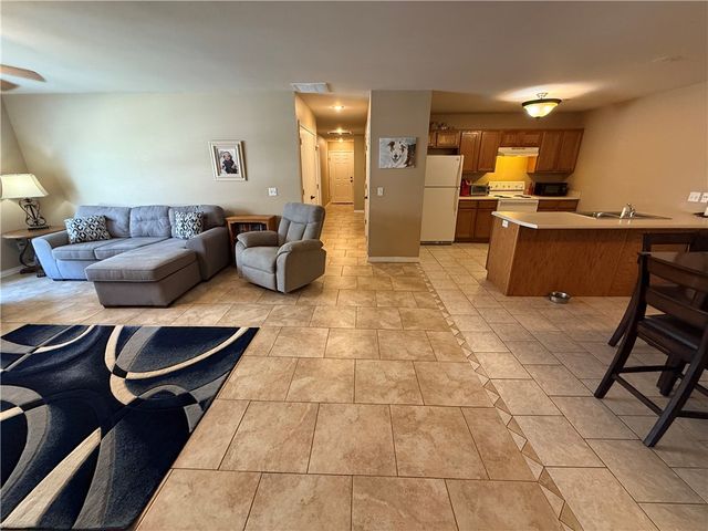 6297 W Milliken Bend, Fayetteville, AR 72704