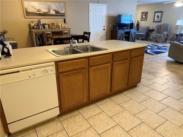 6297 W Milliken Bend, Fayetteville, AR 72704