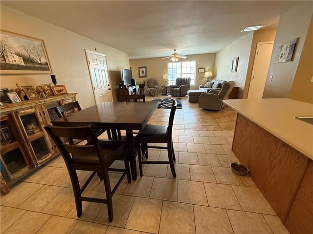 6297 W Milliken Bend, Fayetteville, AR 72704