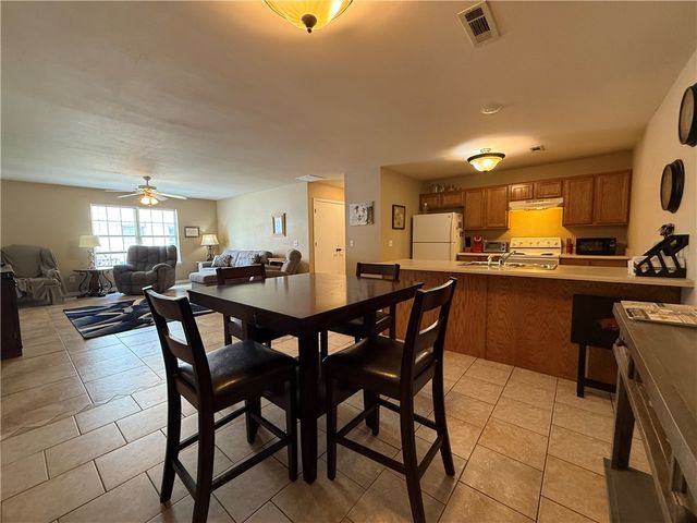 6297 W Milliken Bend, Fayetteville, AR 72704