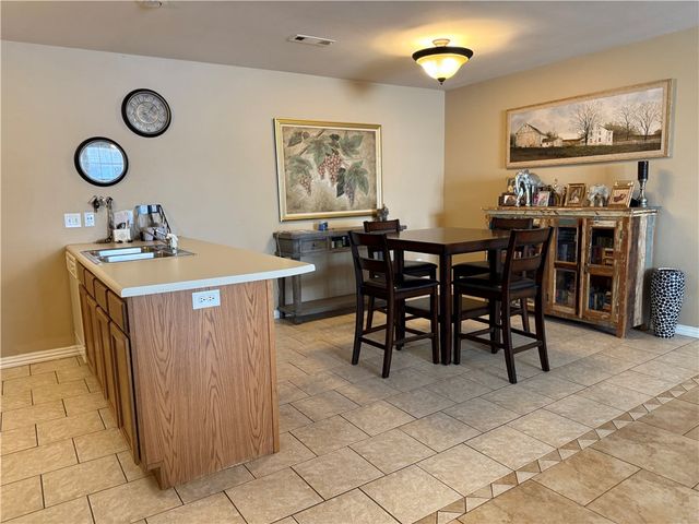 6297 W Milliken Bend, Fayetteville, AR 72704