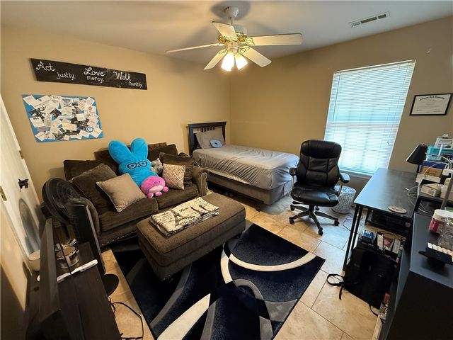 6297 W Milliken Bend, Fayetteville, AR 72704