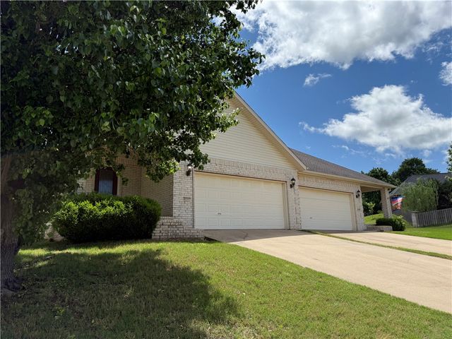 6297 W Milliken Bend, Fayetteville, AR 72704