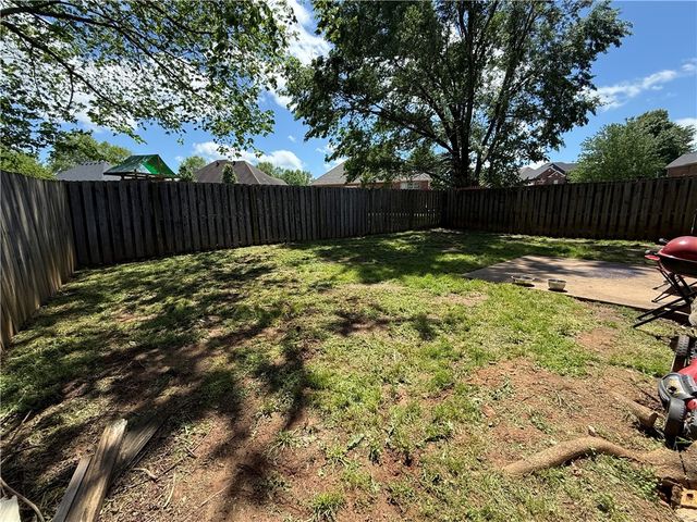 6297 W Milliken Bend, Fayetteville, AR 72704