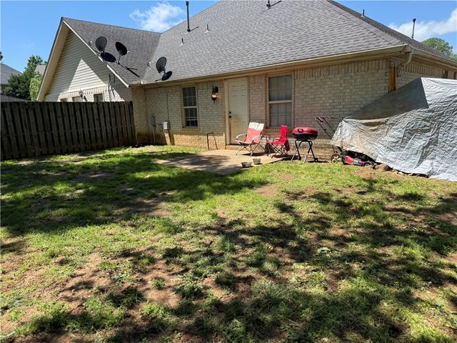 6297 W Milliken Bend, Fayetteville, AR 72704