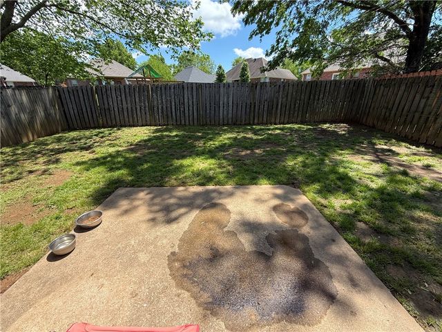6297 W Milliken Bend, Fayetteville, AR 72704
