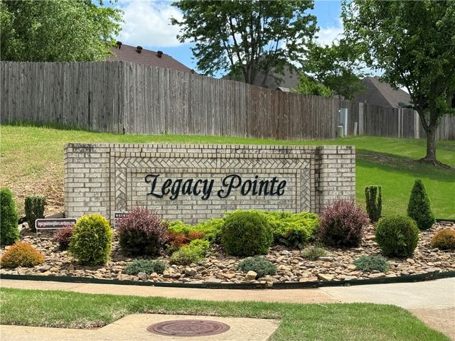 6297 W Milliken Bend, Fayetteville, AR 72704