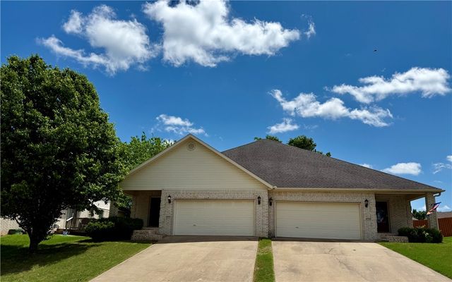 6297 W Milliken Bend, Fayetteville, AR 72704