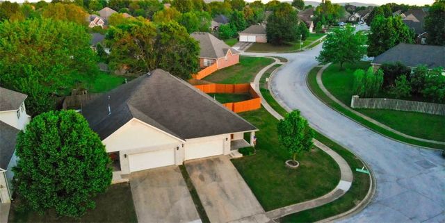 6297 W Milliken Bend, Fayetteville, AR 72704