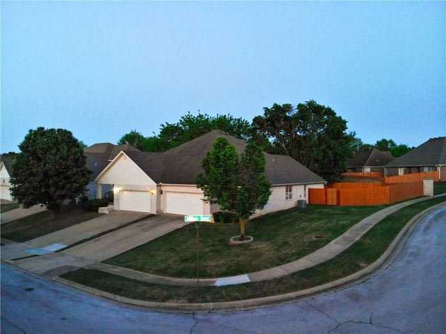 6297 W Milliken Bend, Fayetteville, AR 72704