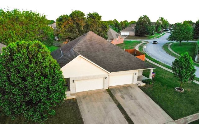 6297 W Milliken Bend, Fayetteville, AR 72704
