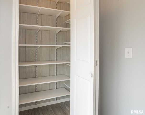 2112 35th St Apt 7, Rock Island, IL 61201