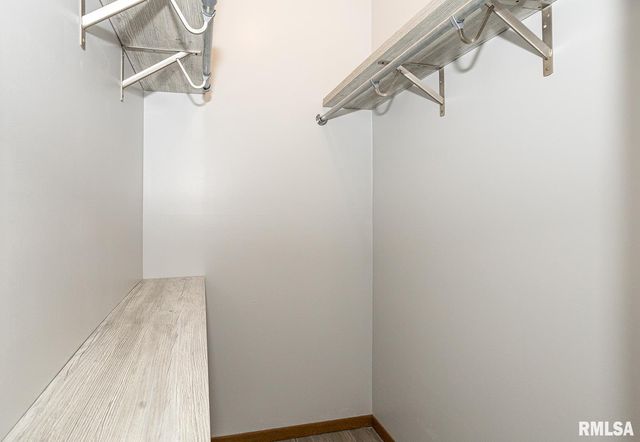 2112 35th St Apt 7, Rock Island, IL 61201