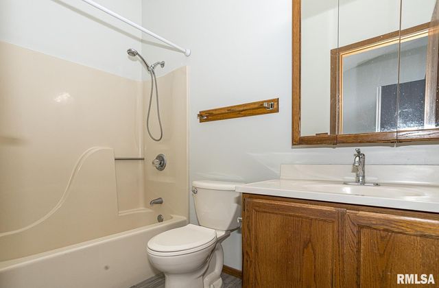 2112 35th St Apt 7, Rock Island, IL 61201