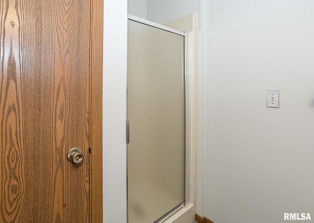 2112 35th St Apt 7, Rock Island, IL 61201