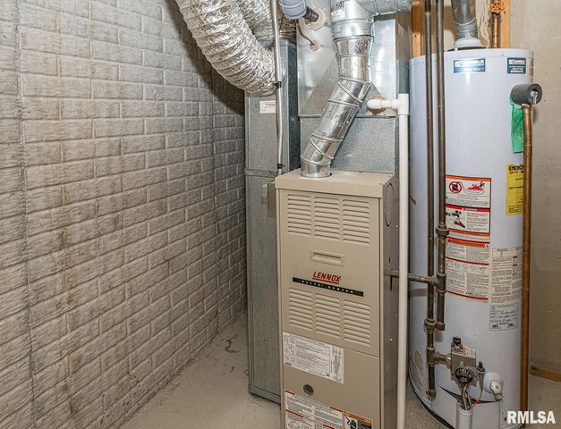 2112 35th St Apt 7, Rock Island, IL 61201