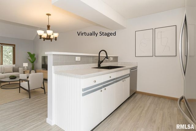 2112 35th St Apt 7, Rock Island, IL 61201