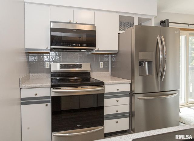 2112 35th St Apt 7, Rock Island, IL 61201