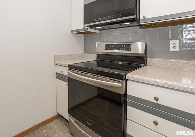 2112 35th St Apt 7, Rock Island, IL 61201