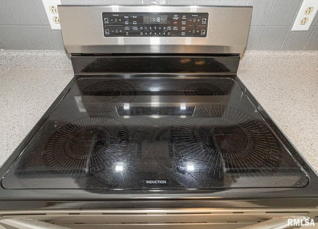 2112 35th St Apt 7, Rock Island, IL 61201