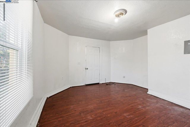 856 21St St, Oakland, CA 94607