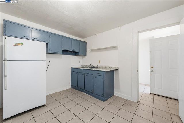 856 21St St, Oakland, CA 94607