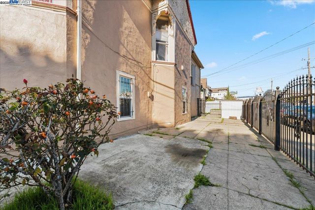 856 21St St, Oakland, CA 94607