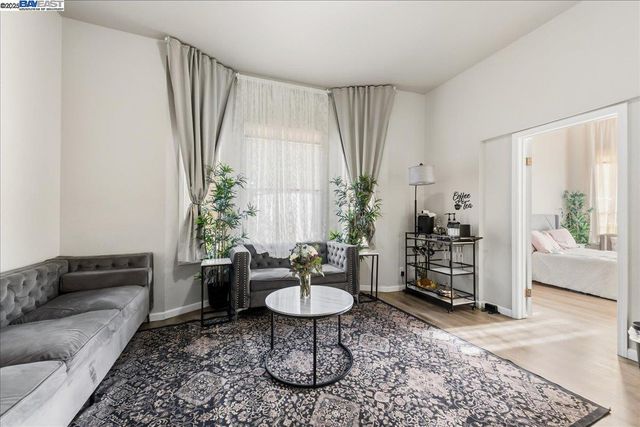 856 21St St, Oakland, CA 94607