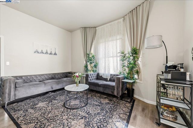 856 21St St, Oakland, CA 94607