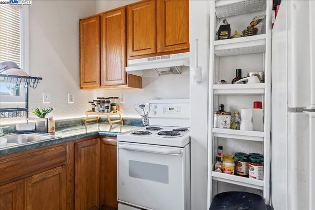 856 21St St, Oakland, CA 94607