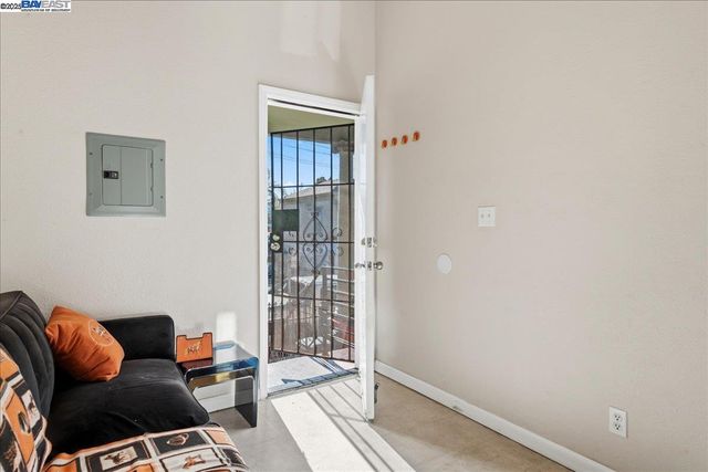 856 21St St, Oakland, CA 94607