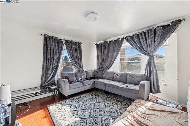 856 21St St, Oakland, CA 94607