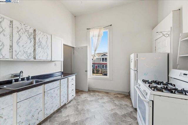 856 21St St, Oakland, CA 94607